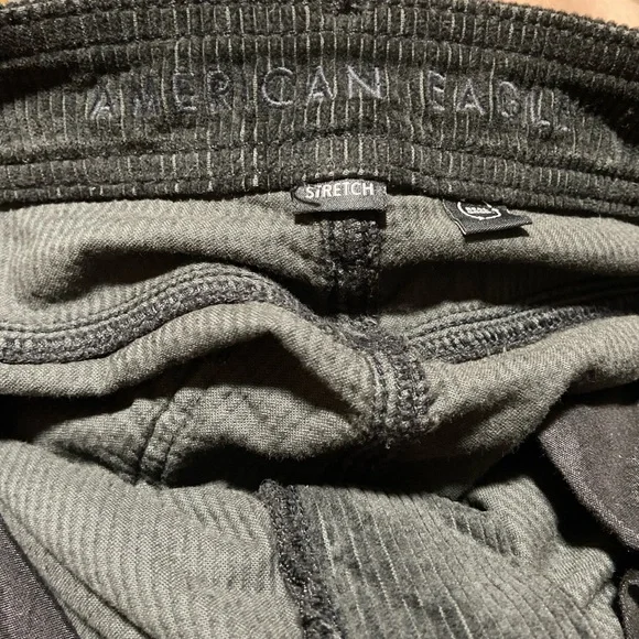 American eagle 
Black Cargo Pants - Picture 3 of 4